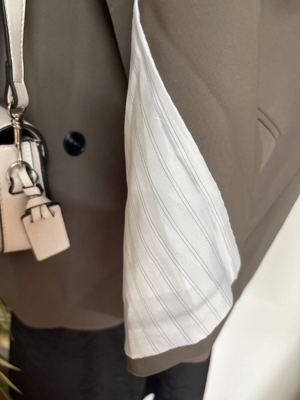 Blazer - Picture 4 of 9